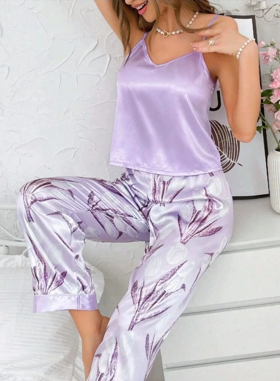 conjunto-de-pijama-con-estampado-floral-saten