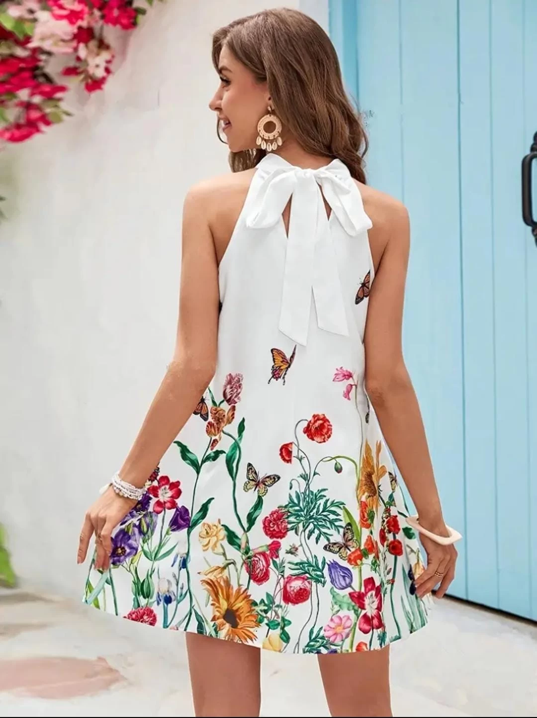 vestido-halter-con-diseno-de-mariposas