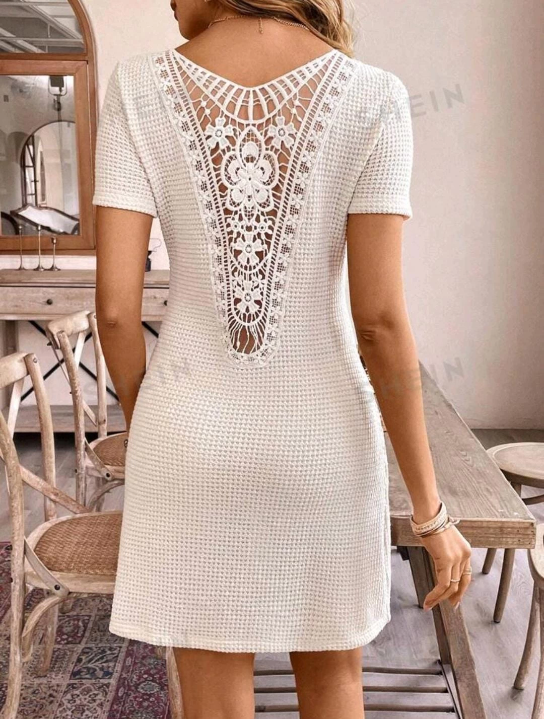 vestido-con-detalles-de-bordado